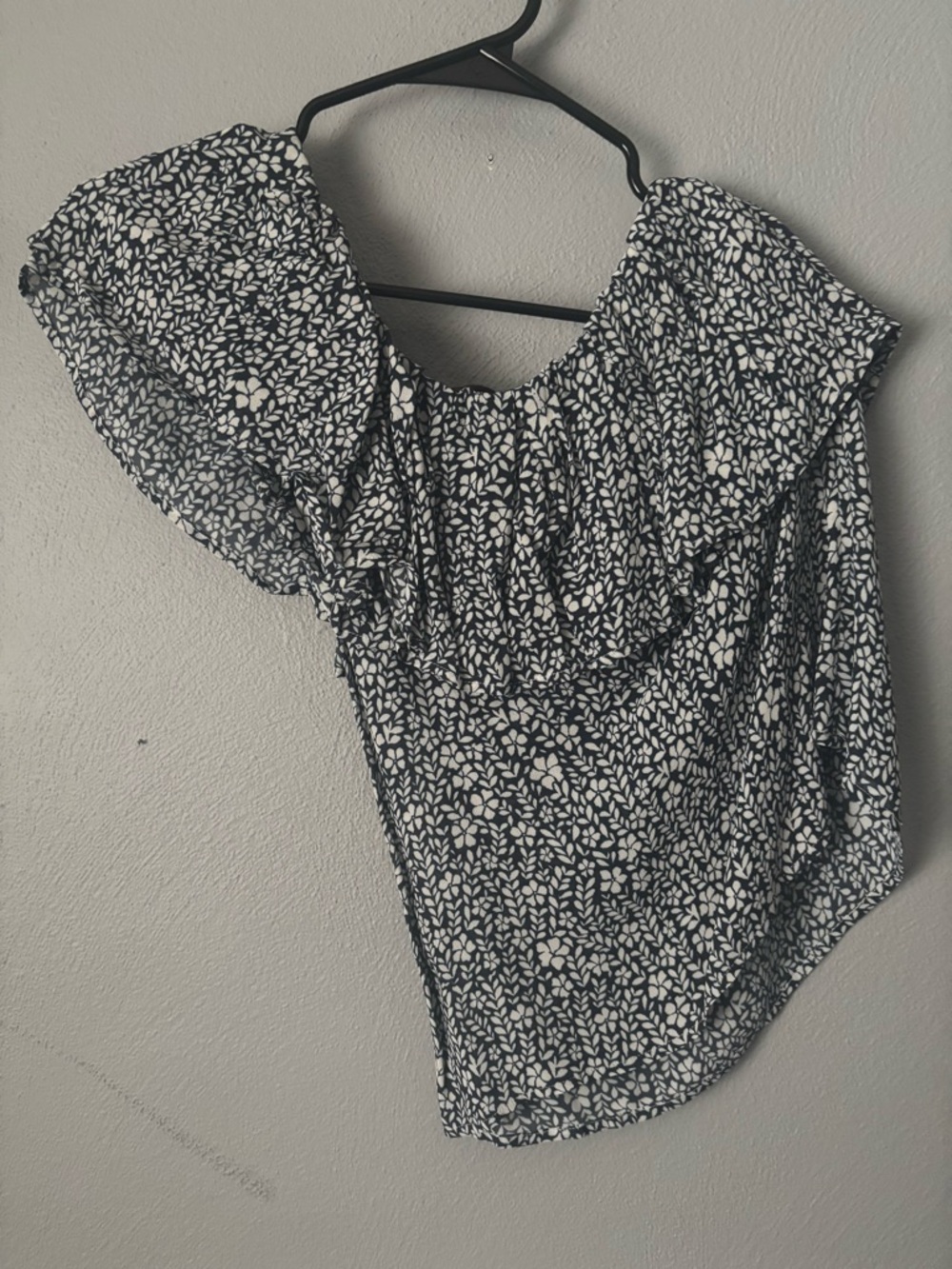 AS by DF One Shoulder Floral Top Women’s XS Black White Ruffle Blouse